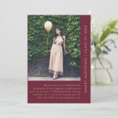 Chic Burgundy Two Foto Graduation Party Einladung (Stehend Vorderseite)
