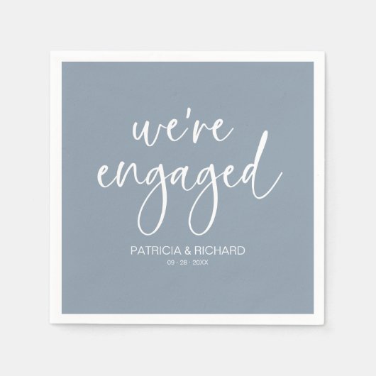 Chic Calligrafy Wir sind Verlobte Engagement Party Serviette (Vorderseite)