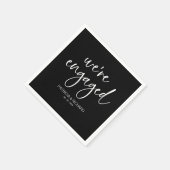 Chic Calligrafy Wir sind Verlobte Engagement Party Serviette (Ecke)