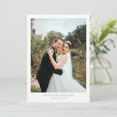 Chic Calligraphy Dusty Blue Script Foto Wedding Dankeskarte (Stehend Vorderseite)