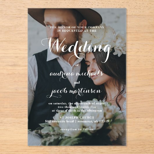 Chic Calligraphy Script Classic Foto Wedding Acryleinladungen (Vorderseite)