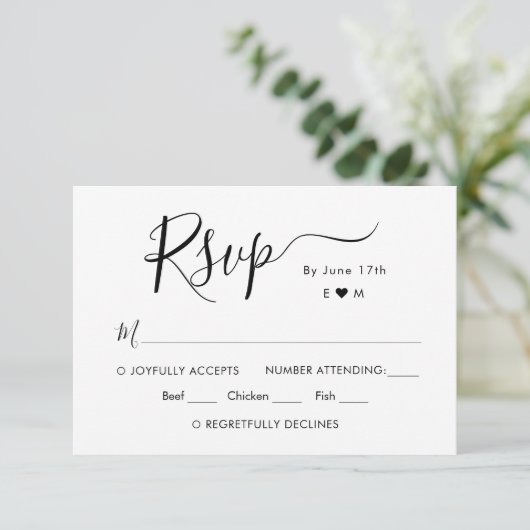 Chic Calligraphy Script Monogram Wedding RSVP Karte (Stehend Vorderseite)