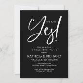 Chic Calligraphy Sie sagte Yes Engagement Party Einladung (Vorderseite)
