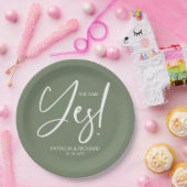 Chic Calligraphy Sie sagte Yes Engagement Party Pappteller (Party)