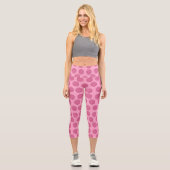 Chic Carnation Pink Polka Dot Pattern Yoga Capri Leggings (Vorderseite)