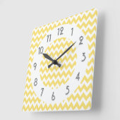 Chic Chevrons Pattern - Lemon White Quadratische Wanduhr (Winkel)