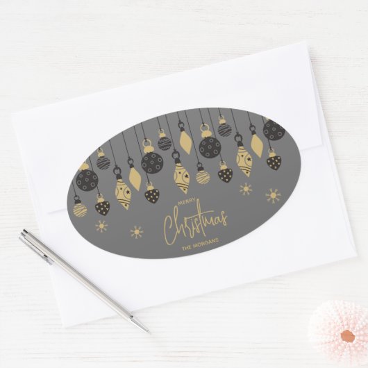 Chic Christmas Ornaments auf Grau Ovaler Aufkleber (Umschlag)