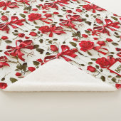 Chic Coquette rote Rosen und Bogen Monogramm Sherpadecke (3/4)