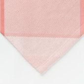 Chic Coral Kariert mit modernem Diagonal Monogramm Fleecedecke (Ecke)