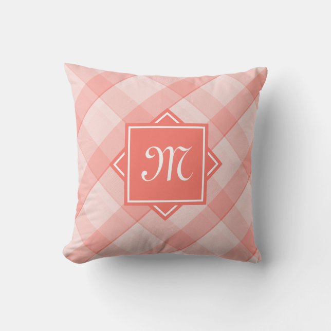 Chic Coral Kariert mit modernem Diagonal Monogramm Kissen (Vorderseite)