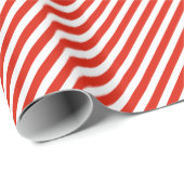 Chic Coral Red White Stripes Muster Geschenkpapier (Rolleneckpunkt)