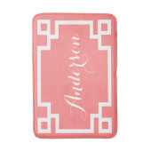 Chic Coral und White Griry Key Custom Monogram Badematte (Vorderseite Vertikal)