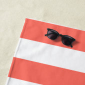 Chic Coral und White Stripes Personalisiert Strandtuch (Beispiel)