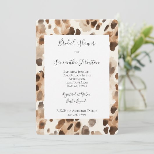 Chic Cream Brown Leopard Animal Brautparty Einladung (Stehend Vorderseite)