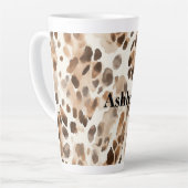 Chic Cream Brown Leopard Animal Print Birthday Milchtasse (Linke Ecke)