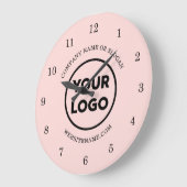 Chic Custom Business Logo und Text auf Rosa Große Wanduhr (Winkel)