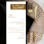 Chic Custom mit dem Namen White, Black und Gold Menükarte<br><div class="desc">Warum verbringen Sie in Platzkarten und Menükarten, wenn Sie ein elegantes All-in-One-Menü personalisiert mit dem Namen jedes Gastes haben? Modernes, schlichtes und elegantes Design mit goldenem Streifen mit Gastnamen in moderner handgeschriebener Kalligraphie in Schwarz und die Erholung des Menüs mit Text in goldenen Farbtönen. HINWEIS: Bitte eine individuelle Bestellung für...</div>
