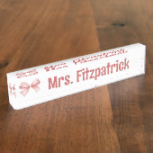 Chic Custom mit rosa Coquette Bow Detail Namensplakette (Seite)