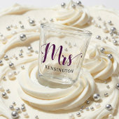 Chic Custom Mrs Newlywed Typography Schnapsglas