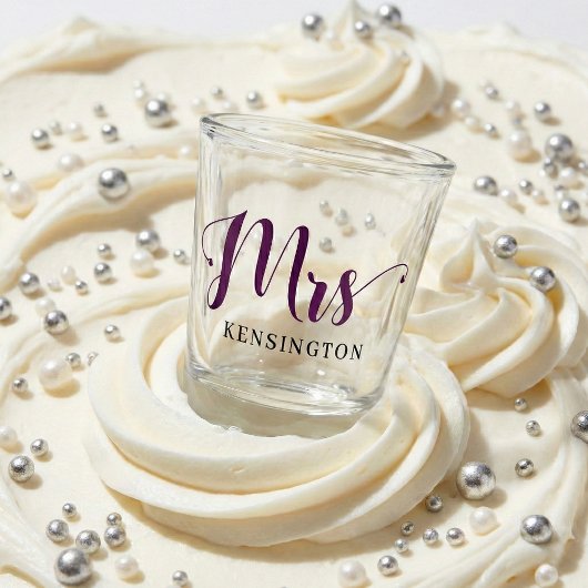 Chic Custom Mrs Newlywed Typography Schnapsglas