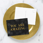 Chic Dark Bokeh Lights Imitate Gold Sie sind Phant Postkarte<br><div class="desc">Chic motivierend Postkarte mit den Worten "You Are Phantastisch" in Imitaten goldene Folie vor einem dunklen Bugglampen Muster Hintergrund. Um der Karte Text hinzuzufügen, klicken Sie auf die Schaltfläche "Anpassen". *Bitte beachten Sie, dass das Zazzle-Wasserzeichen, das in der Zoomvorschau angezeigt wird, NICHT auf dem gedruckten Endprodukt erscheint. © Rosewood and...</div>