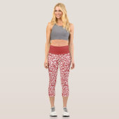 Chic Dark Red White Damask Blumenmuster Capri Leggings (Vorderseite)