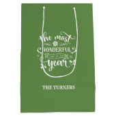 Chic Die wunderbarste Zeit des Jahres Monogramm Mittlere Geschenktüte (Rückseite)