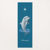 Chic Dolphin, Custom Star & Script auf Ocean Blue Yogamatte (Vorderseite)