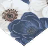 Chic Dusty Blue Floral Botanical Tischdecke (Schrägansicht)