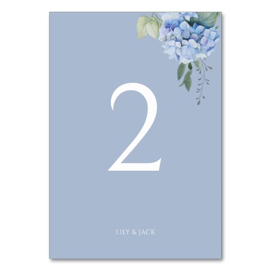 Chic Dusty Blue Hydrangea Wedding Tischnummer (Vorderseite)