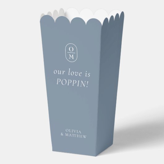 Chic Dusty Blue Monogram Popcorn Favor Box Geschenkschachtel (Vorderseite)