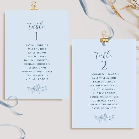 Chic Dusty Blue Seating Plan Cards mit Gast-Namen