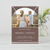 Chic Earthy Plum Arch Foto Wedding Einladung (Stehend Vorderseite)