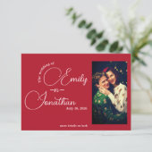 Chic Editorial Deep Red One Photo QR Code Wedding Begleitkarte (Stehend Vorderseite)