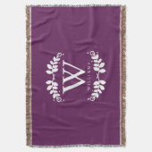 Chic Eggplant Lila Monogram Decke (Vorderseite Vertikal)