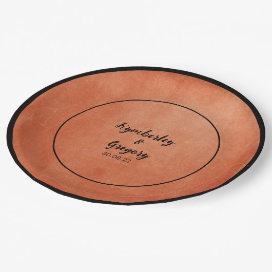 Chic Elegant Burnt Orange Black Name Pappteller (Schrägansicht)