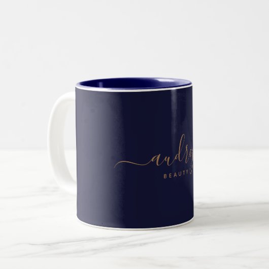 Chic Elegant Navy Blue Gold Script Zweifarbige Tasse (Vorderseite Links)