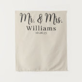 Chic Elegant Script Mr and Mrs Wedding Reception Wandteppich (Vorderseite)