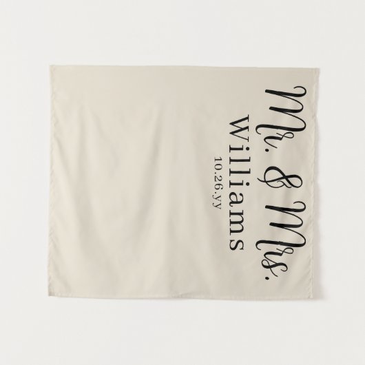 Chic Elegant Script Mr and Mrs Wedding Reception Wandteppich (Vorderseite (Horizontal))