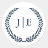 Chic Elegant Wreath Monogram Wedding Runder Aufkleber (Vorderseite)