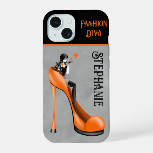 Chic Eleganz: Modebewusste Dame gibt einen Kuss iPhone 15 Hülle