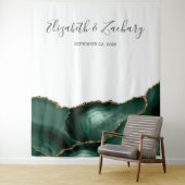 Chic Emerald Green Gold Agate Wedding Foto Booth Wandteppich (Beispiel)