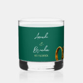 Chic Emerald Green Gold Rings Wedding Whiskyglas (Vorderseite)