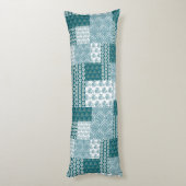 Chic Ethnic Imitats Patchwork Pattern, Aquamarin u Seitenschläferkissen (Rückseite (Vertikal))