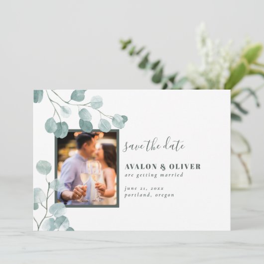 Chic Eucalyptus Foto Save The Date (Stehend Vorderseite)