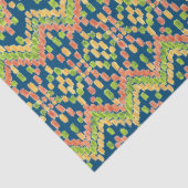 Chic Exotic Ethnic Ikat-Muster auf blau Seidenpapier (Detail)