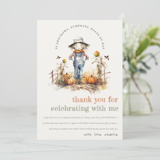 Chic Fall Pumpkin Scarecrow Harvest Kindergeburtst Dankeskarte (Stehend Vorderseite)