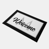 Chic Family Monogram Welcome Mat Schwarz-weiß Grau Fußmatte (Schrägansicht)