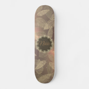 Chic Feathers on Gold Rose Personalisiert Skateboard