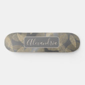 Chic Feathers on Sleek Silver Personalisiert Skate Skateboard (Horizontal)